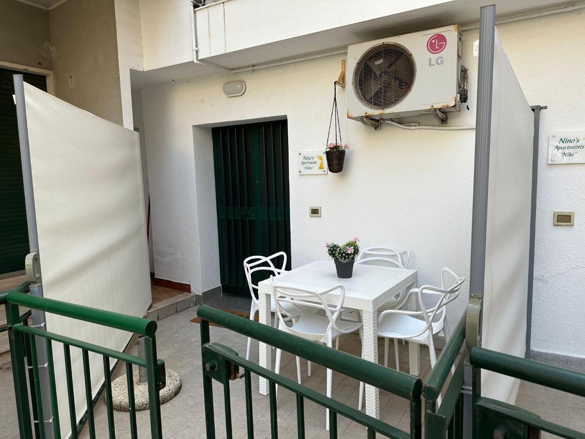 Nino'S Apartments Джардини Наксос Екстериор снимка