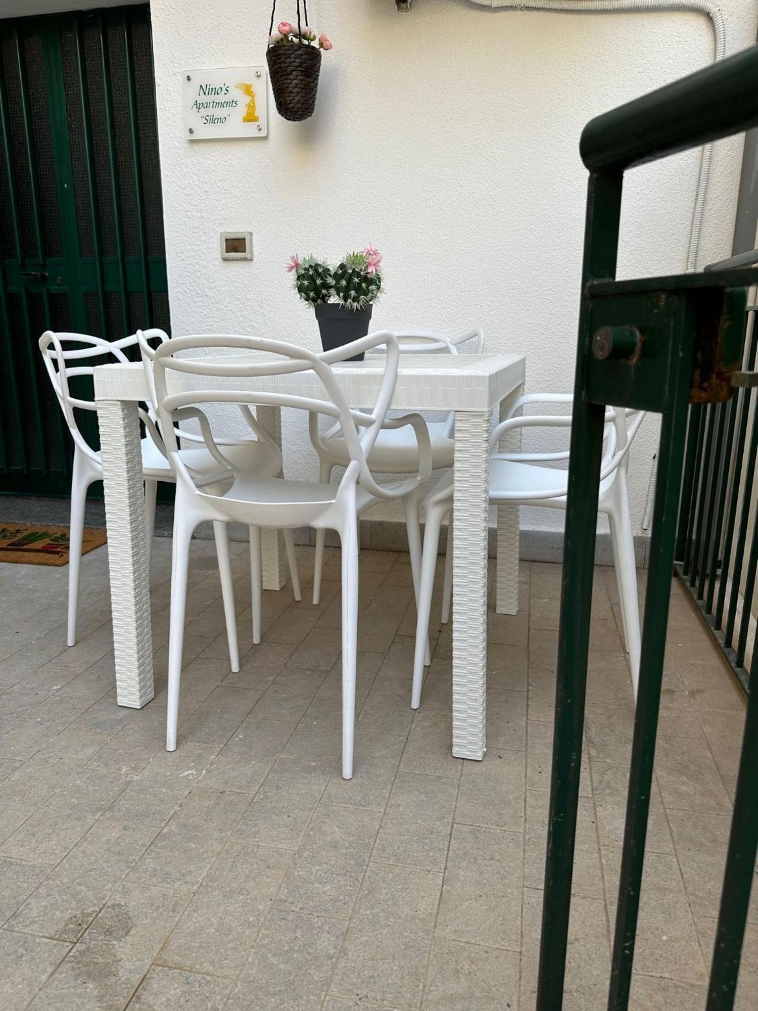 Nino'S Apartments Джардини Наксос Екстериор снимка
