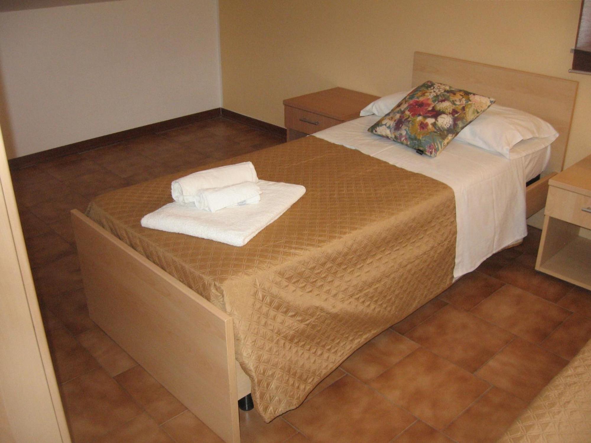 Nino'S Apartments Джардини Наксос Екстериор снимка