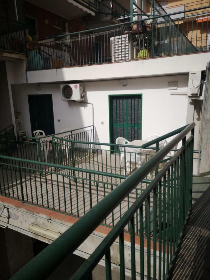 Nino'S Apartments Джардини Наксос Екстериор снимка