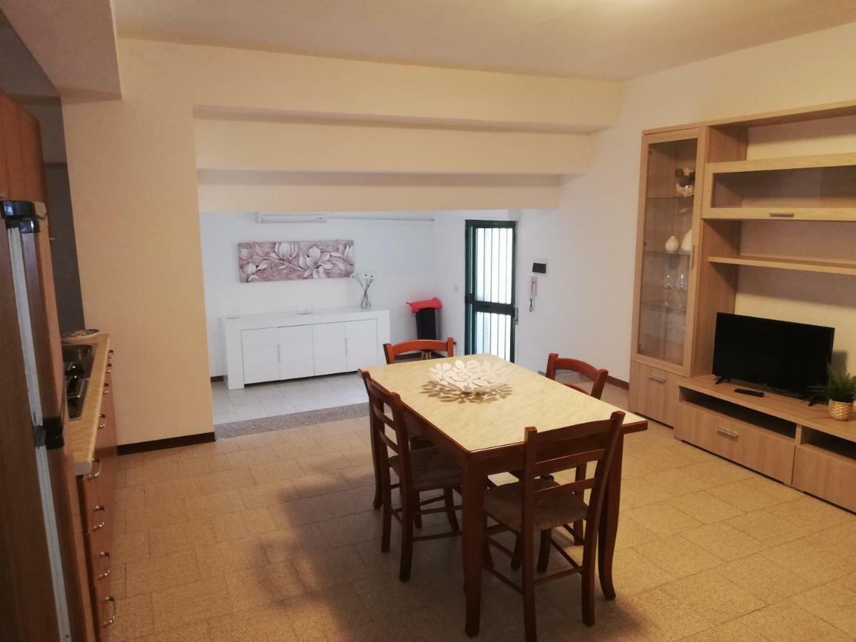 Nino'S Apartments Джардини Наксос Екстериор снимка